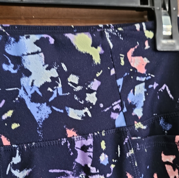 Livi High Rise Soft 7/8 Leggings Multi Splatter On Navy Size 14/16 - Picture 9 of 12